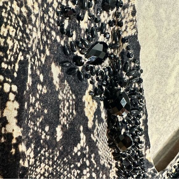 Inc International medium top with jewels - Picture 5 of 8